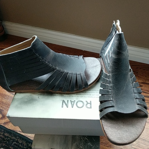 roan pearl gladiator sandals